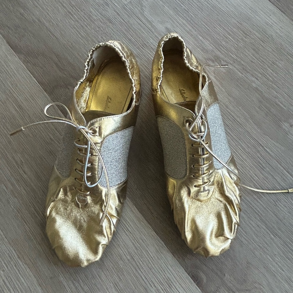 Salvatore Ferragamo stunning golden shoe